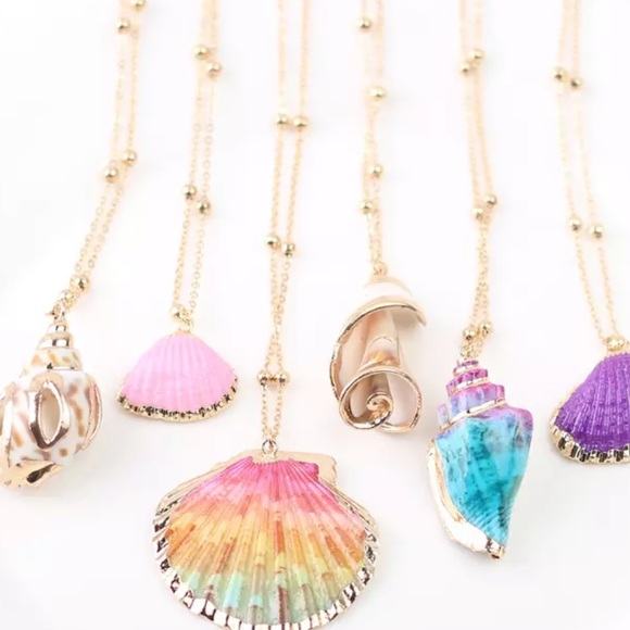 ✨Boho Conch Gold Necklace✨ - Picture 2 of 2
